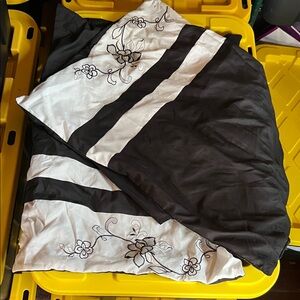 Set of 2 Pillow Sham Covers Elegant Black &  White Embroidered Bedding Set GUC